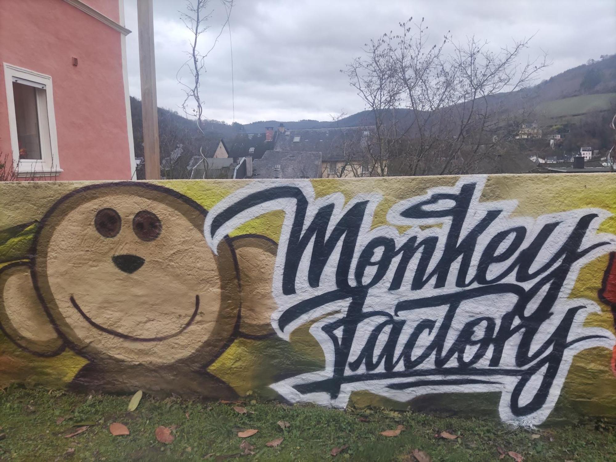Monkey Factory - Mini Home-Stay Hostel Traben-Trarbach Kültér fotó