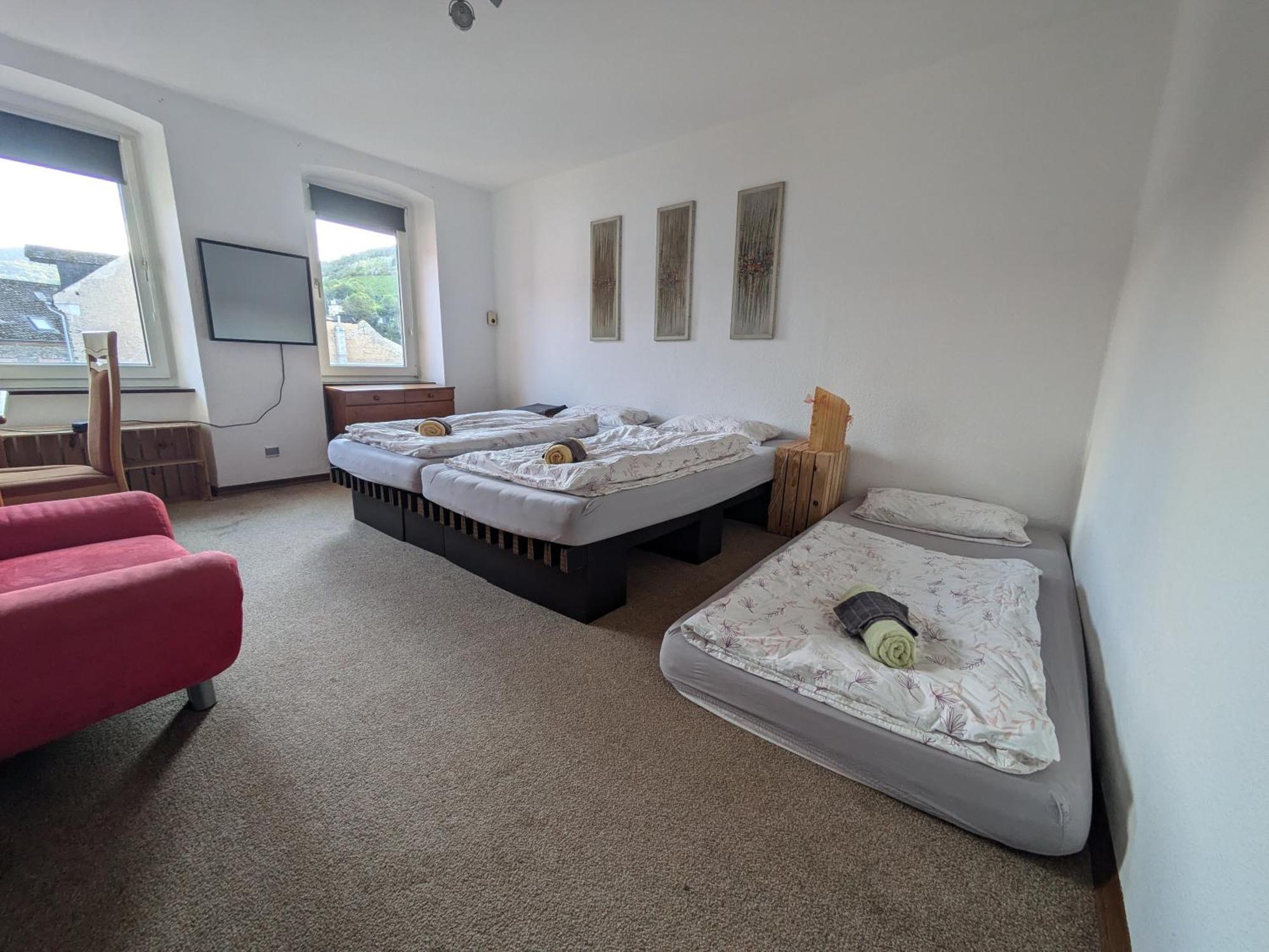 Monkey Factory - Mini Home-Stay Hostel Traben-Trarbach Szoba fotó